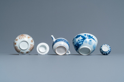 A varied collection of Chinese porcelain, Kangxi and later