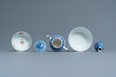 Een diverse collectie Chinees porselein, Kangxi en later