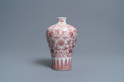 A Chinese copper-red 'meiping' vase with peony scrolls, Qianlong mark, 19/20th C.