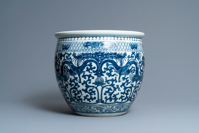 A Chinese blue and white 'dragons' fish bowl, 19th C.