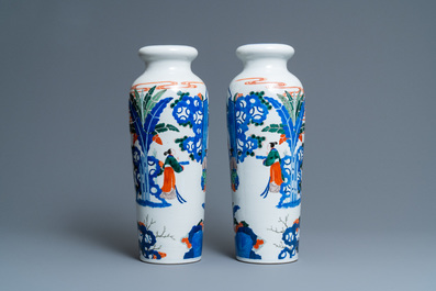A pair of Chinese wucai rouleau vases, 19th C.