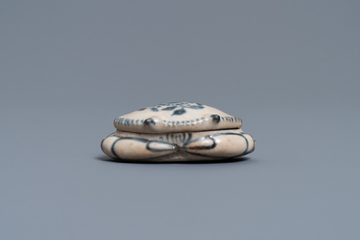 A Vietnamese or Annamese blue and white 'crab' box and cover, 15/16th C.