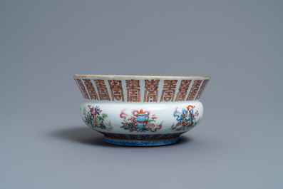 Un crachoir 'zhadou' en porcelaine de Chine famille rose, marque et &eacute;poque de Xianfeng