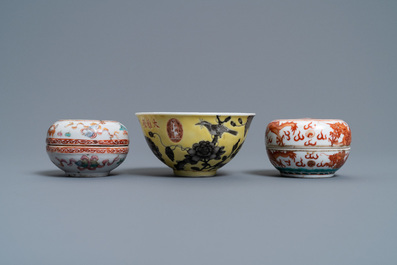 A Chinese Dayazhai yellow-ground bowl and two seal paste boxes, 19th C.