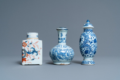 Two Chinese blue and white cups, a covered vase, a kendi and an Imari-style tea caddy, Wanli and Kangxi