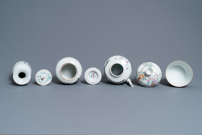 Five Chinese famille rose wares, 19/20th C.