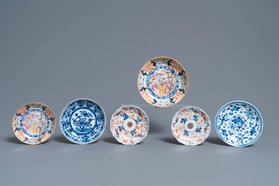 Cinq tasses et soucoupes et une coupe en porcelaine de Chine, Kangxi/Qianlong