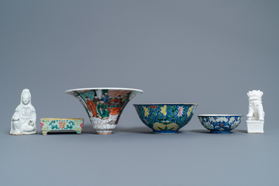 A varied collection of Chinese porcelain, 18/20th C.