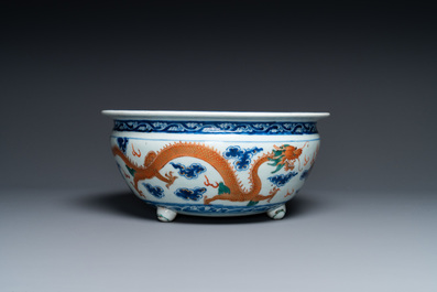 A Chinese doucai 'dragon' censer, 19th C.