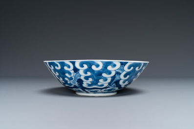 Two Chinese blue and white 'Bleu de Hue' plates and two bowls for the Vietnamese market, 19th C.