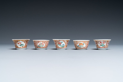 Une collection d'objets &agrave; th&eacute; en porcelaine de Chine famille rose, Yongzheng/Qianlong