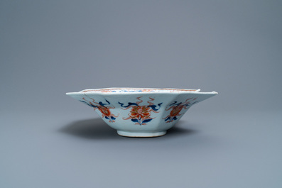 Een Chinese octagonale Imari-stijl scheerkom, Kangxi