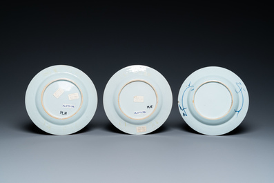 Six assiettes en porcelaine de Chine en bleu et blanc et famille rose et un bol en famille verte, Kangxi/Qianlong