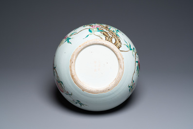 Een Chinese famille rose 'tianqiu ping' 'negen perziken' vaas, Qianlong merk, 19e eeuw
