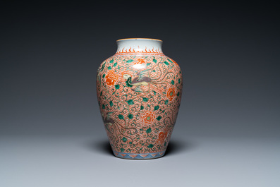 A Chinese wucai 'phoenixes' vase, 19th C.