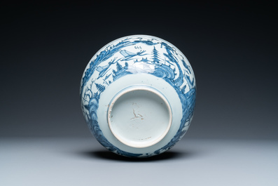 Een Chinese blauw-witte kom met een landschap rondom, Wanli