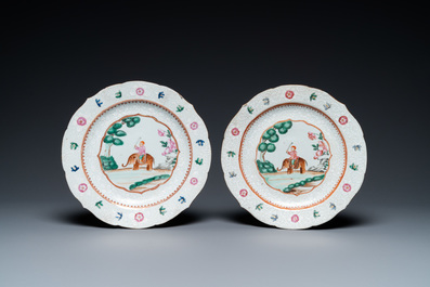 Une paire d'assiettes en porcelaine de Chine famille rose &agrave; d&eacute;cor d&rsquo;un cornac sur son &eacute;l&eacute;phant, Qianlong