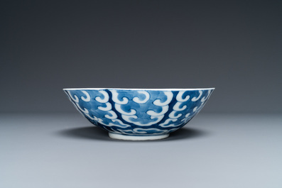 Deux assiettes et deux bols en porcelaine de Chine 'Bleu de Hue' pour le Vietnam, 19&egrave;me