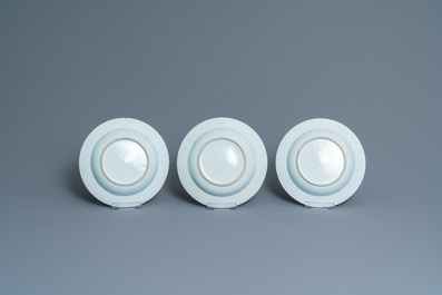 Fifteen Chinese blue and white plates and three dishes with 'cuckoo in the house' design, Qianlong