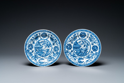Vijf Chinese blauw-witte borden met 'zotjes', Kangxi