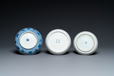Two Chinese blue and white 'Bleu de Hue' plates and two bowls for the Vietnamese market, 19th C.