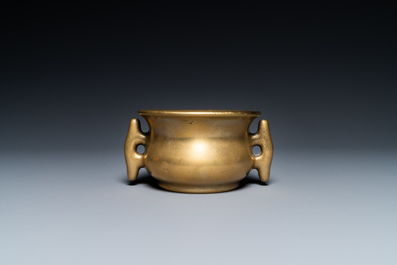 A Chinese bronze 'yilu' censer, Xuande mark, 17th C.