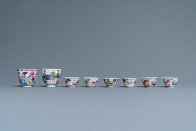 Huit tasses et soucoupes en porcelaine de Chine famille rose et verte, Kangxi/Qianlong