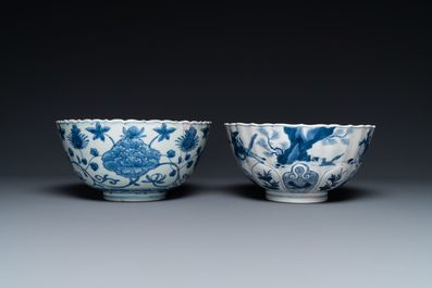 Deux bols en porcelaine de Chine en bleu et blanc, Kangxi et Wanli