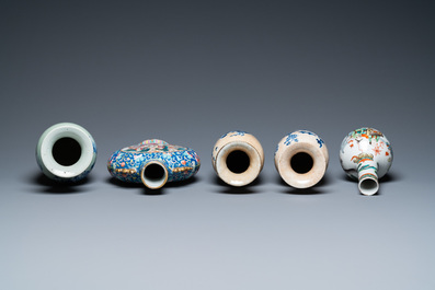 Six vases et une bo&icirc;te couverte en porcelaine de Chine, 19/20&egrave;me