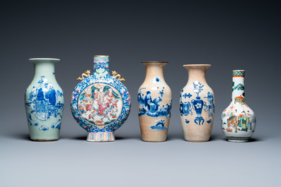 Six diverse Chinese vases and a soft paste seal paste box, 19/20th C.