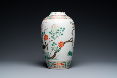 Un vase en porcelaine de Chine famille verte &agrave; d&eacute;cor de faisans, Kangxi