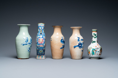 Six diverse Chinese vases and a soft paste seal paste box, 19/20th C.