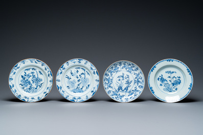 Onze assiettes en porcelaine de Chine en bleu et blanc, Kangxi et apr&egrave;s