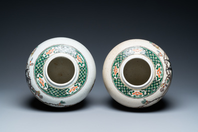 A pair of Chinese famille verte crackle-glazed jars, 19th C.