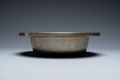A Chinese paktong metal 'dragon' bowl and a rectangular box and cover, 19/20th C.