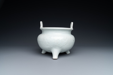 A large Chinese blanc de Chine censer with jade-topped wooden lid and stand, 18/19th C.