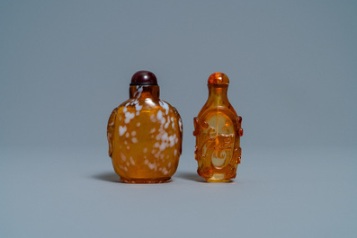 Two Chinese amber-simulating glass snuff bottles, 18/19th C.