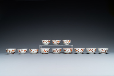 Un service &agrave; th&eacute; miniature de 32 pi&egrave;ces en porcelaine de Chine en bleu, blanc et rouge de fer, Qianlong