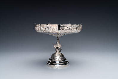 Un tazza au carpe dragon en argent, Chine, 19/20&egrave;me