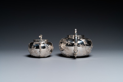 A Chinese silver teapot and a sugar bowl, 19/20th C.