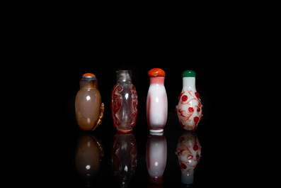 Four Chinese agate and glass snuff bottles, 19/20th C.