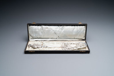 A Chinese reticulated silver cake-server, 19/20th C.