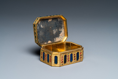 A Chinese embellished gilt-copper enamel snuff box and cover, Canton, Qianlong