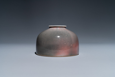 Een Chinese waterpot met perzikbloesemglazuur, Kangxi merk, 19/20e eeuw