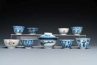 Een diverse collectie Chinese koppen en schotels, 18/19e eeuw