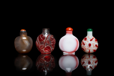 Four Chinese agate and glass snuff bottles, 19/20th C.