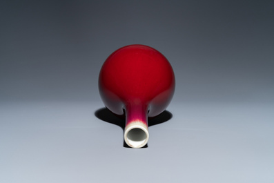 Un vase de forme bouteille en porcelaine de Chine &agrave; &eacute;mail flamb&eacute;, Qianlong