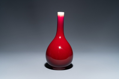 Een Chinese flesvormige flamb&eacute; vaas, Qianlong