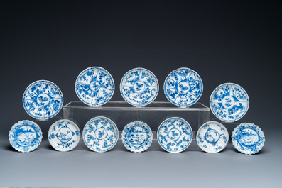 Drie&euml;ntwintig Chinese blauw-witte schotels en zeventien koppen, Kangxi