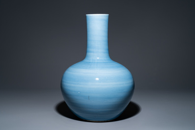A large Chinese monochrome 'tianqiu ping' claire de lune vase, 19th C.